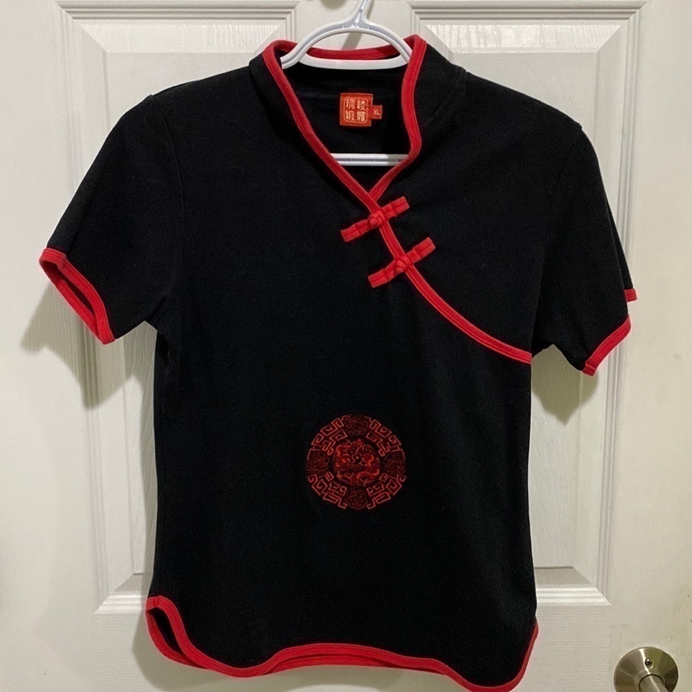 Vintage Y2K Asian Style Baby Tee Red and Black Knotted Buttons Size Small - Picture 1 of 5